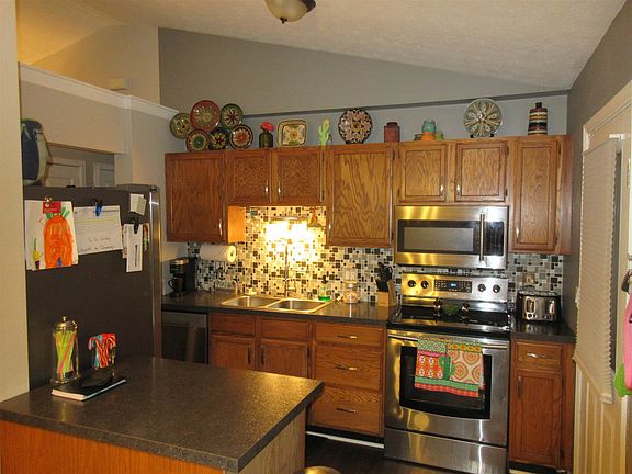 3rd image of 1046 Pebble Creek Dr