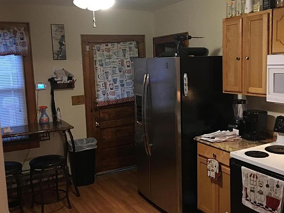 5th image of 930 Seymour Ave
