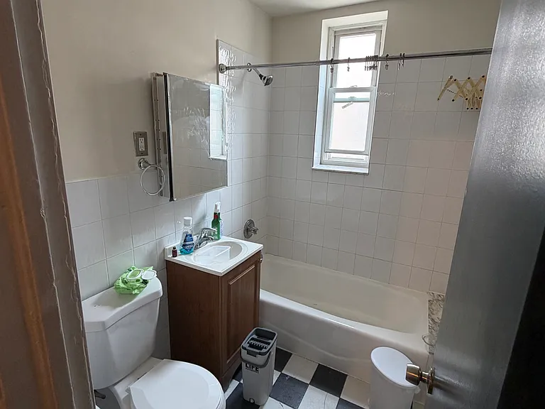 2432 27th St #3A — Photo 8