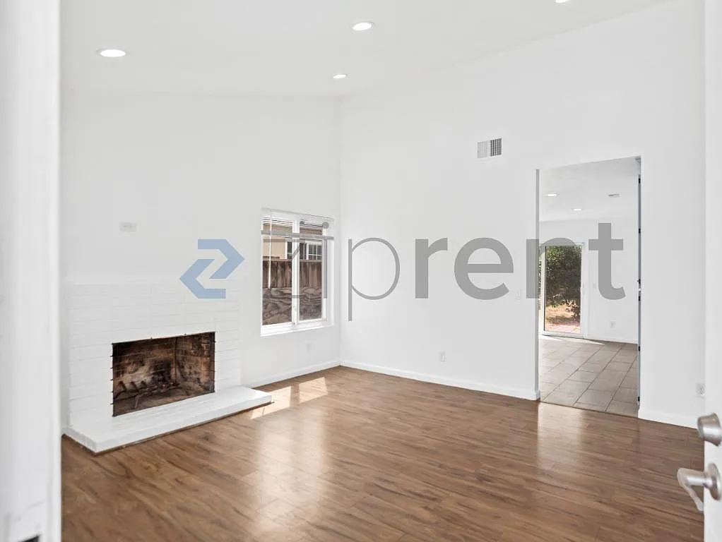 4 bed, 1139 sqft, $4,778 — Photo 4