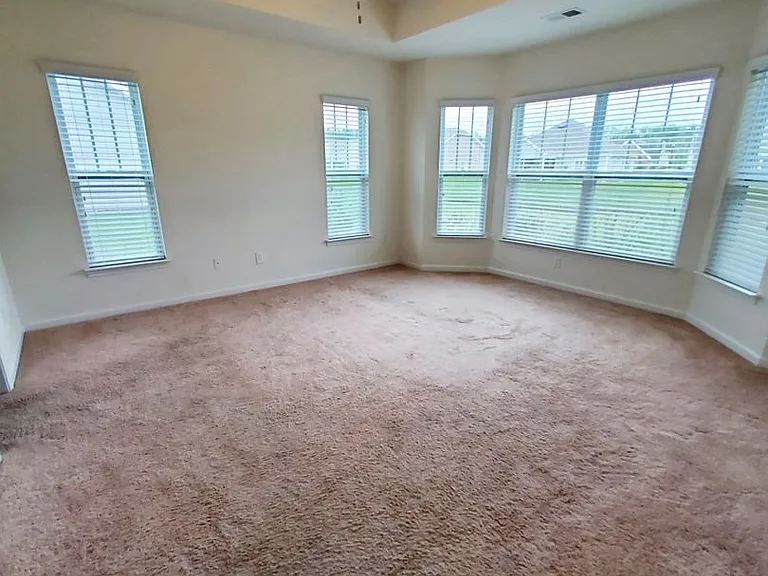 504 Cedar Lakes Dr — Photo 11