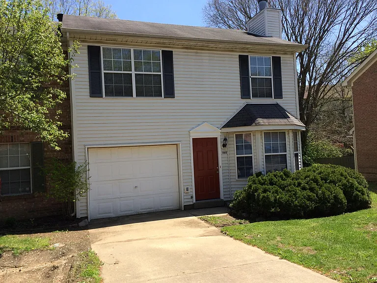1168 Ashford Ln — Photo 1