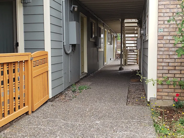 R0289 - Lombard Heights — Photo 14
