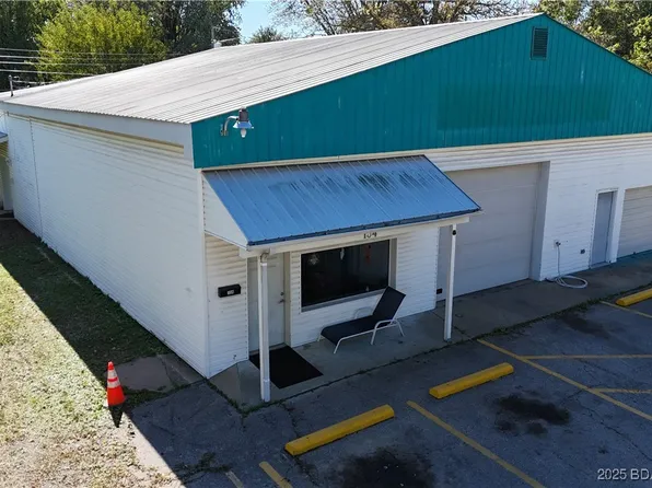 134 W 8th St, Eldon, MO 65026