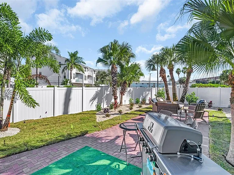 16613 Gulf Blvd — Photo 34