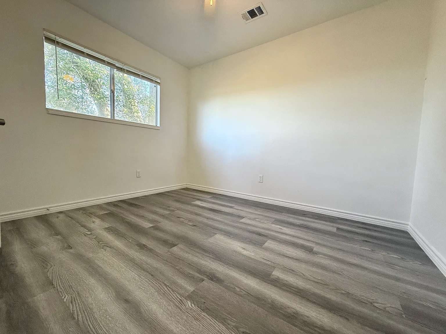 2 bed, 600 sqft, $1,025 — Photo 3