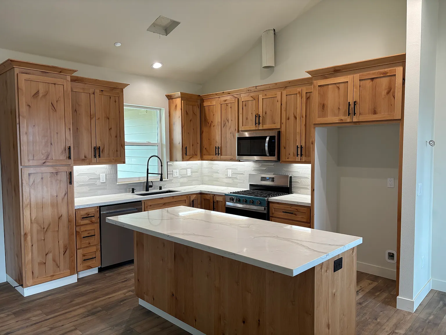 3 bed, 1428 sqft, $2,500 — Photo 3