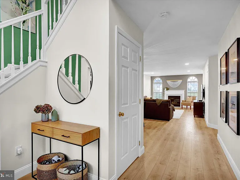2305 Carriage Ln #2305 — Photo 2