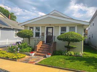 316 E Market St, Long Beach, NY 11561