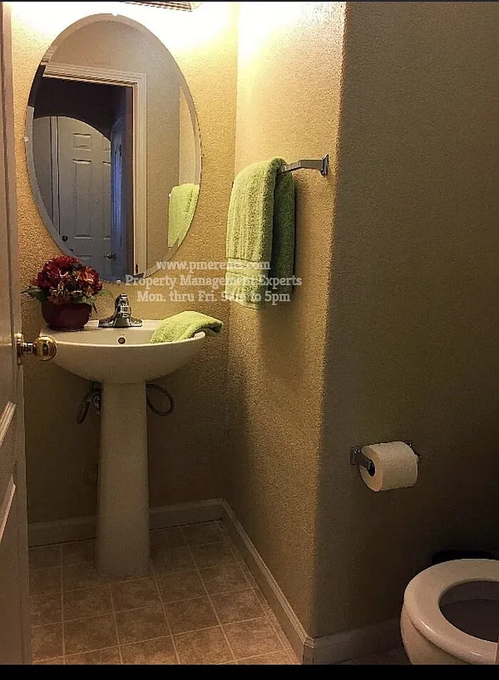3 bed, 2.5 bath, 2048 sqft, $3,000 — Photo 2