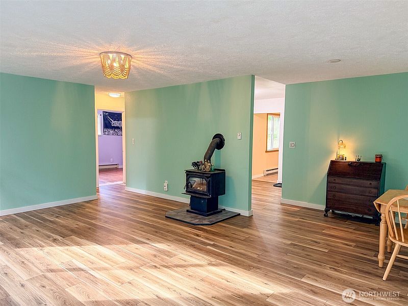 5th image of 1321 E Marrowstone Road
