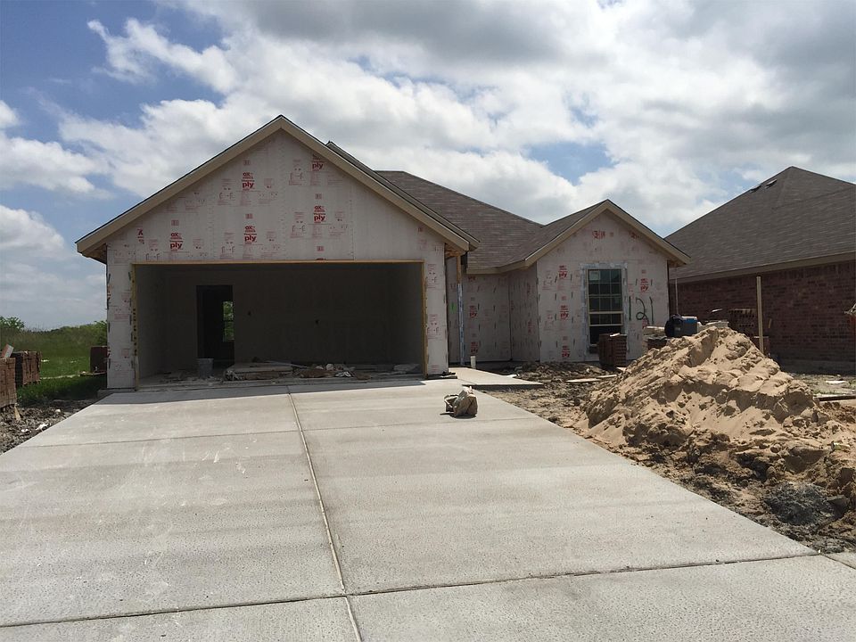 2nd image of 121 Comanchee Dr