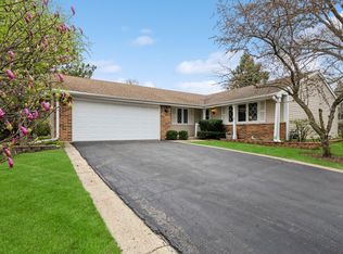 110 Green Meadow Ct, Rolling Meadows, IL 60008