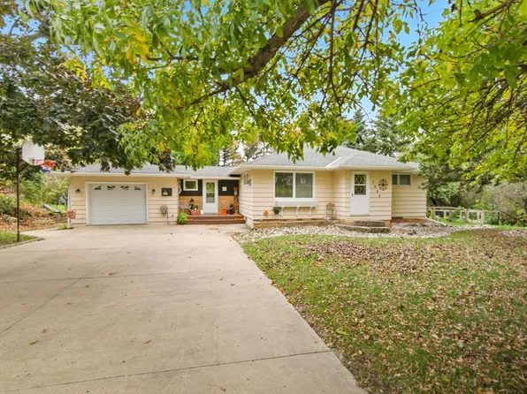 1025 Lakeland Dr NE, Willmar, MN 56201