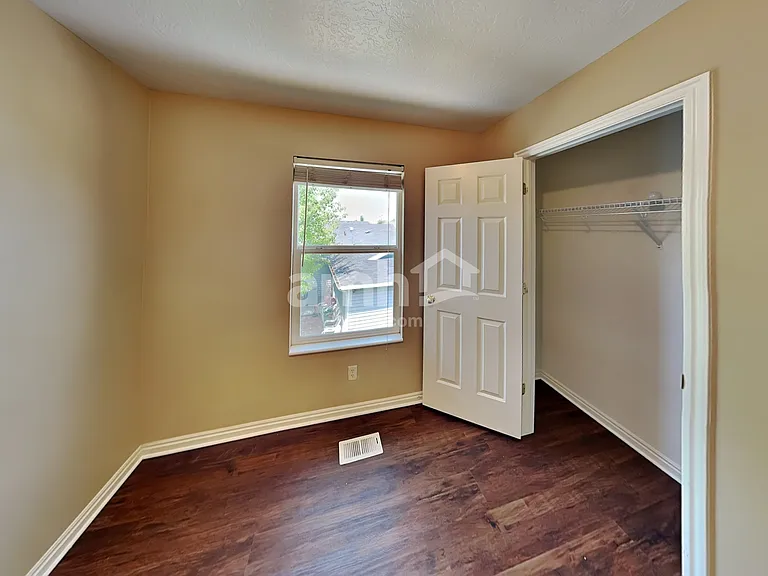 252 S 540 W — Photo 16