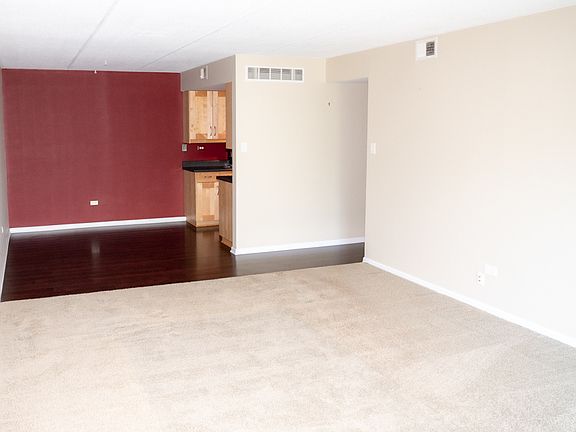 3rd image of 512 Redondo Dr APT 402