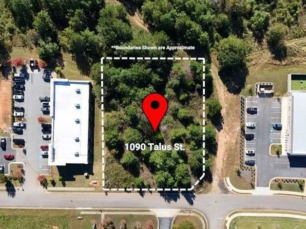 1090 Talus St, Bogart, GA 30622