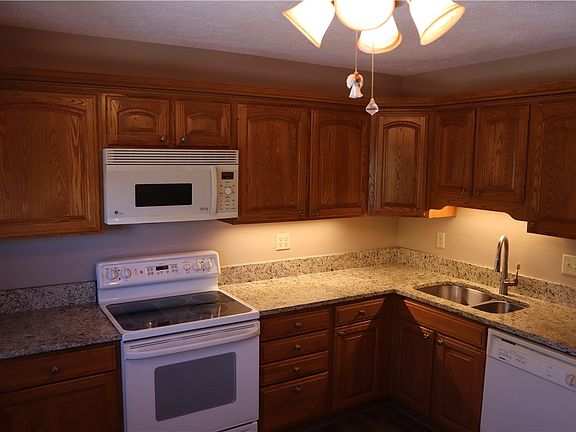 3rd image of 179 London Towne Dr