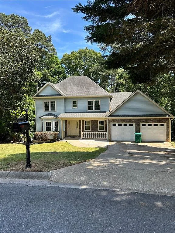 4 bed, 4.0 bath, 2160 sqft, $2,490 — Photo 2