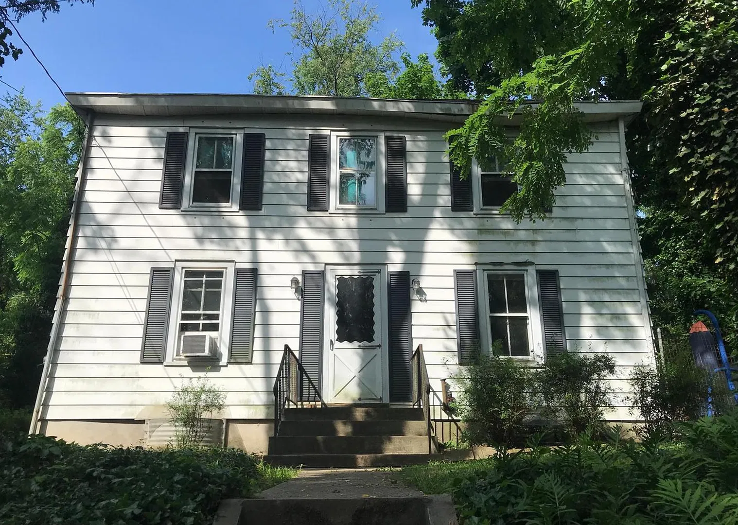 Charming Second-Floor Apartment Near the Village of Lawrenceville! — Photo 1