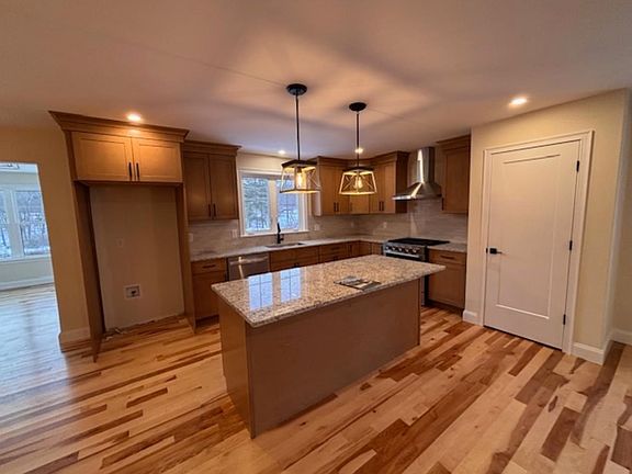 5th image of 18 Edgewater Drive #33