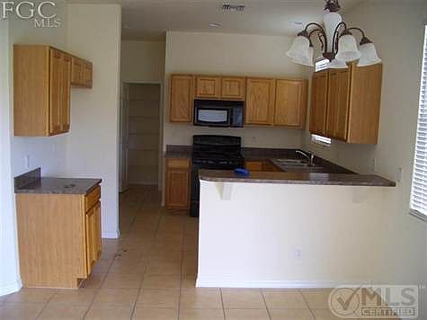 2nd image of 140 Shadow Lakes Dr