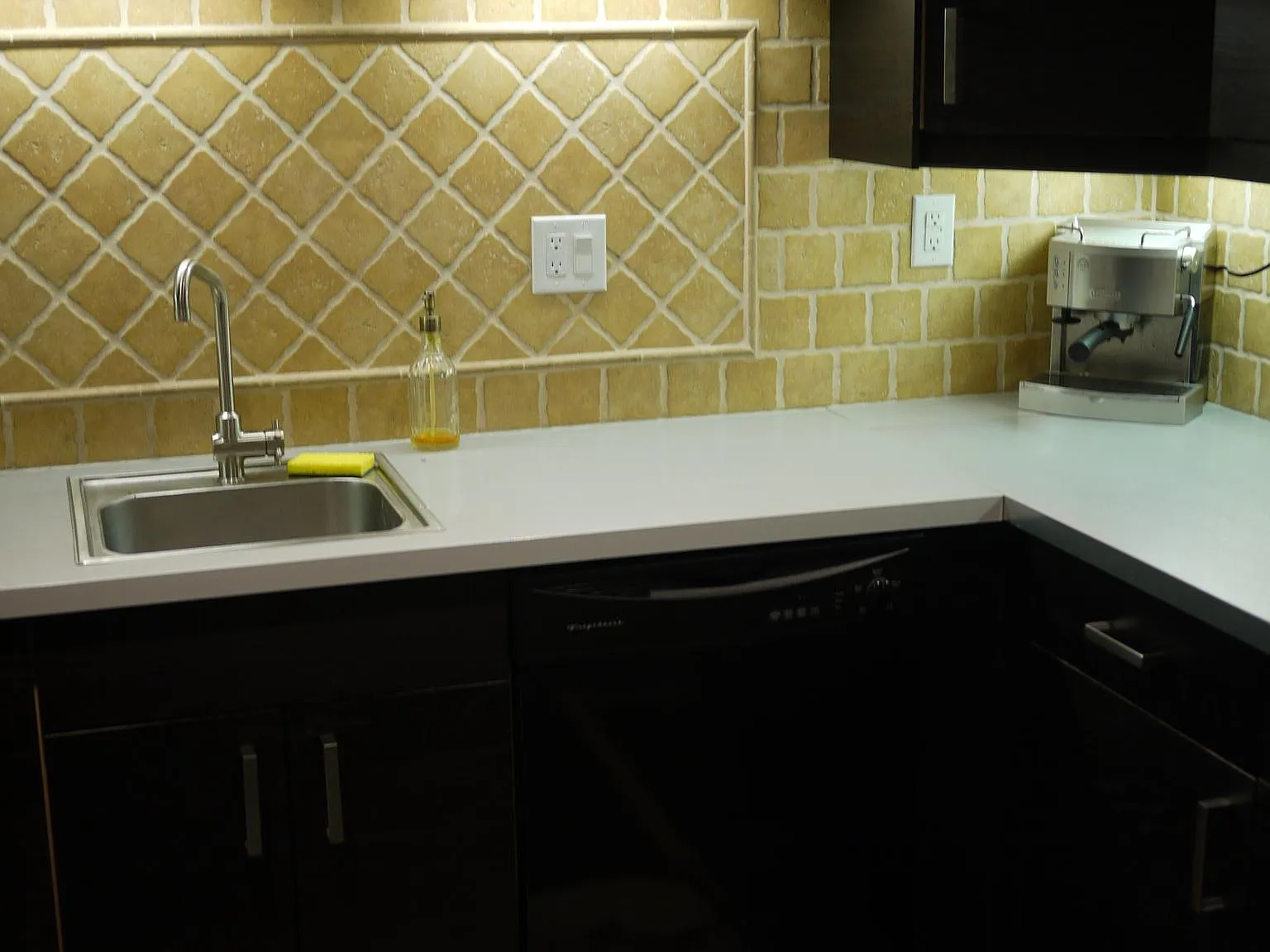 3 bed, 1000 sqft, $2,100 — Photo 3