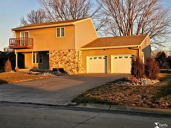 2nd image of 604 Swartzendruber Dr