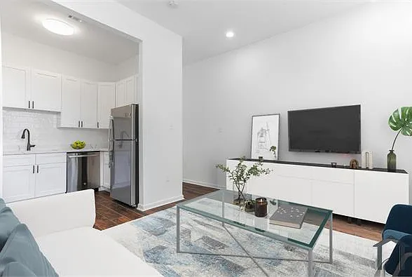 3 bed, 1100 sqft, $1,889 — Photo 4