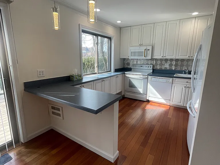 180 Glenbrook Rd #55 — Photo 9