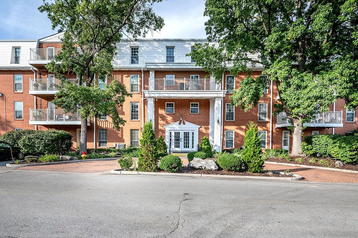 3 bed, 2.0 bath, 1659 sqft, $2,200 — Photo 1