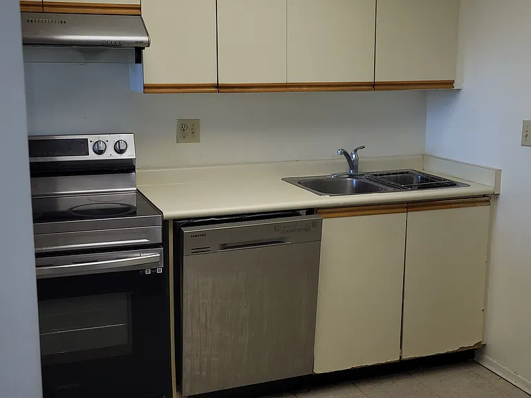 2460 Eglinton Ave E #1708 — Photo 5