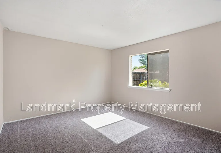 2711 Treeview Dr — Photo 17
