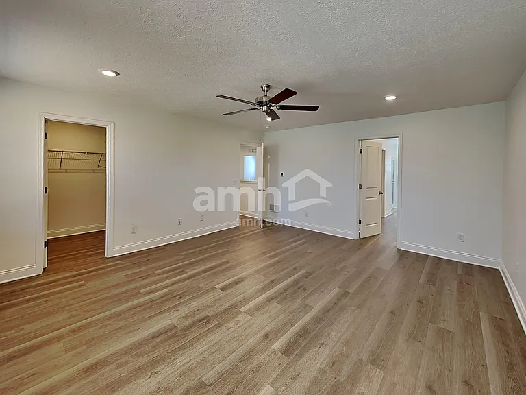 1077 Broyles Xing — Photo 7
