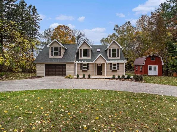 8275 Shrigley Rd, Charlevoix, MI 49720