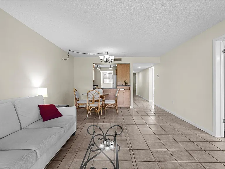 2851 SW 32nd Ave — Photo 22
