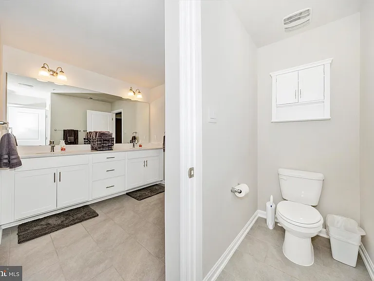 700 Bond St — Photo 22