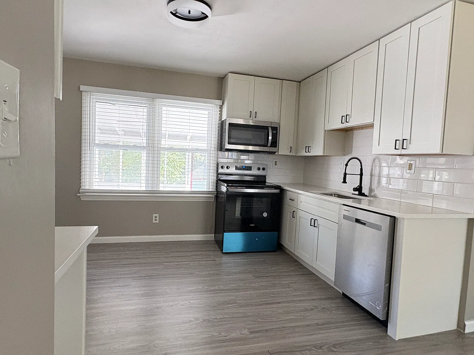 2 bed, 950 sqft, $1,350 — Photo 4