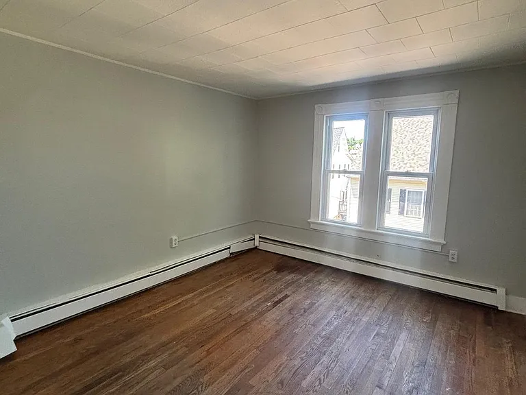 20 Pythian Ave #2L — Photo 3