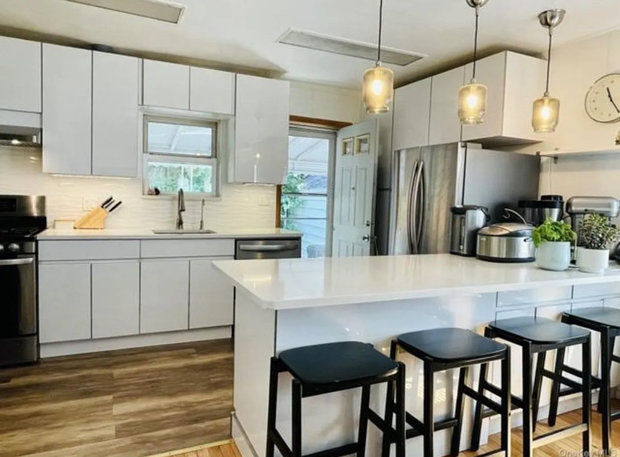 3 bed, 1136 sqft, $4,600 — Photo 1
