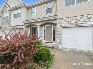 208 Mott Dr, Raymore, MO 64083