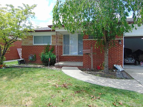 2nd image of 26241 Newport Ave