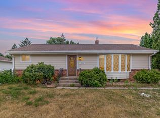 2712 Sheldon St, Roseville, MN 55113