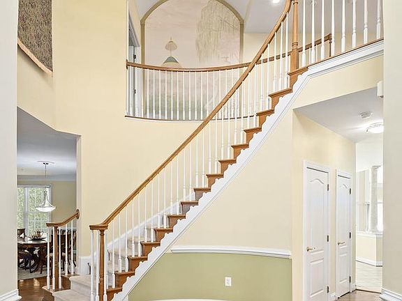 3rd image of 15602 Thistlebridge Dr