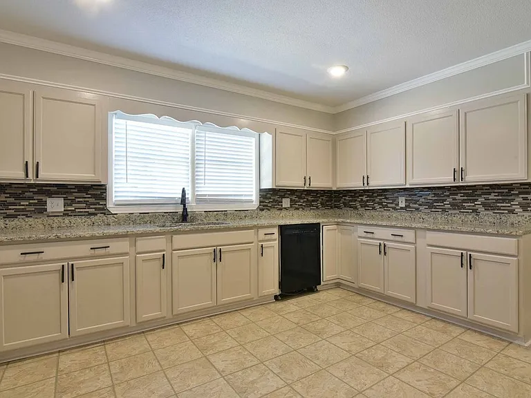 426 Forest Glen Dr — Photo 30