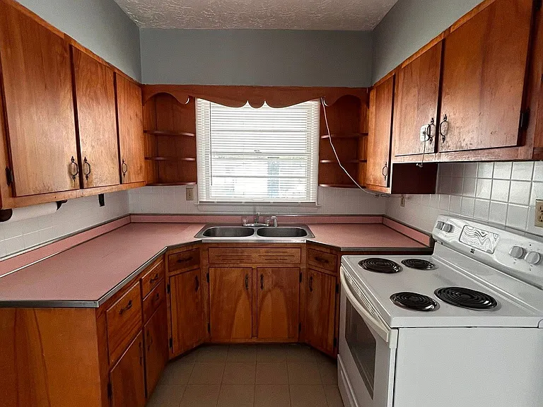 62 Rose Rd — Photo 3