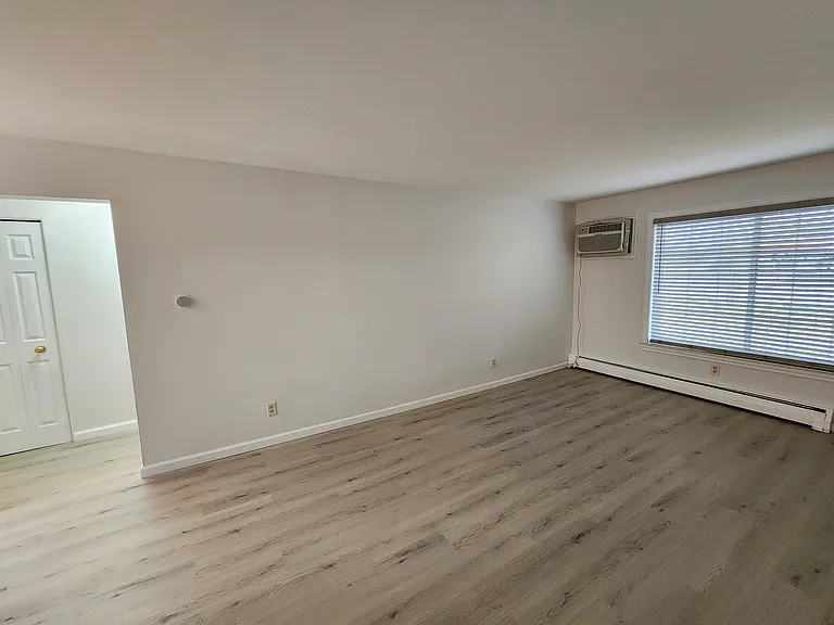 14417 Pennsylvania Rd #9 — Photo 10
