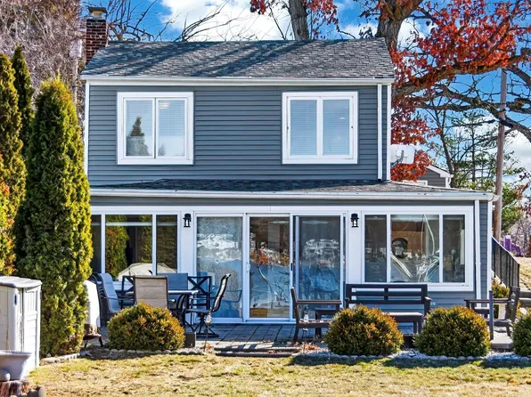 340 Lane 840 Snow Lk, Fremont, IN 46737