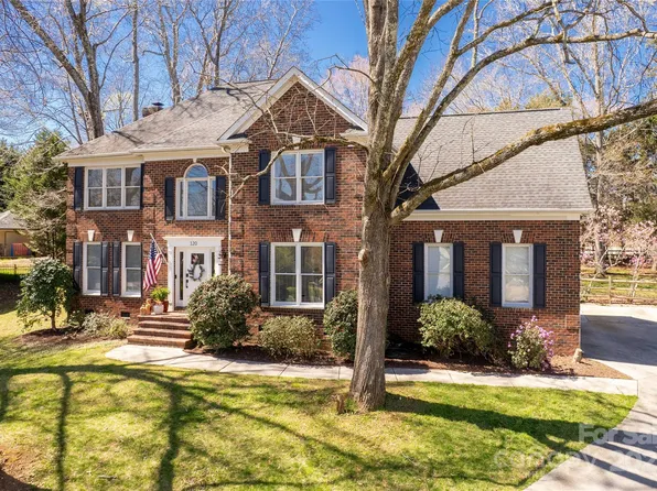 120 Fairwind Ct, Fort Mill, SC 29708