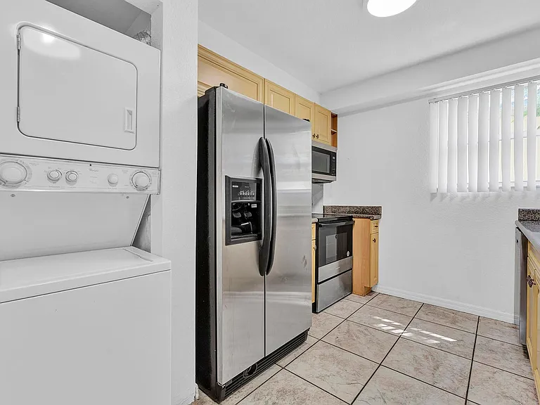 520 SW 5th St — Photo 9